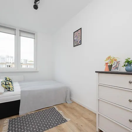 Kondratowicza Close To Metro Station By Renters Apartament Warszawa