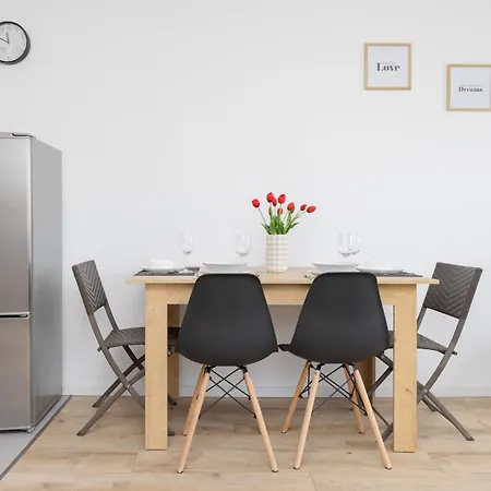 아파트 Kondratowicza Close To Metro Station By Renters 바르샤바